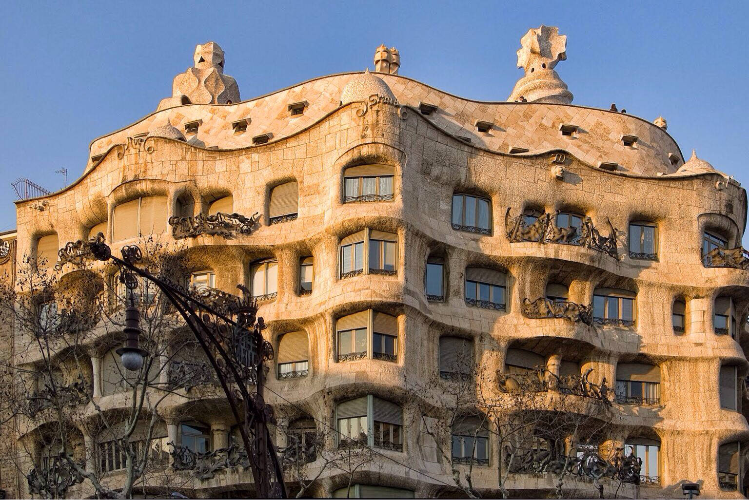 Casa Milà | Vergleiche Tickets und Führungen | TicketLens